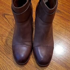 Korks leather brown leather.